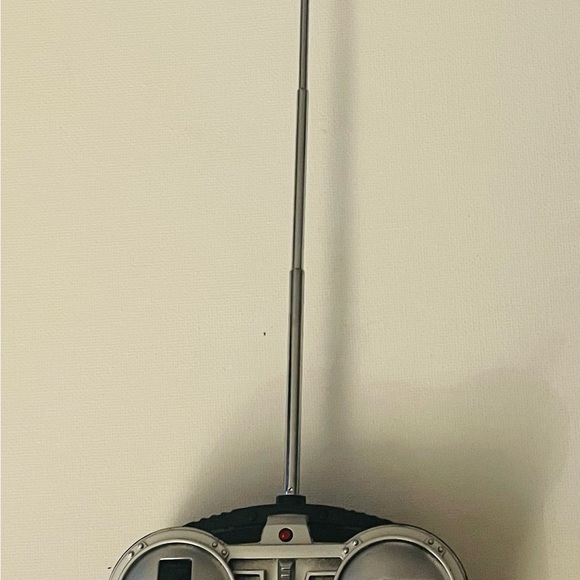 Remoto Control Stunt Car - Picture 3 of 5